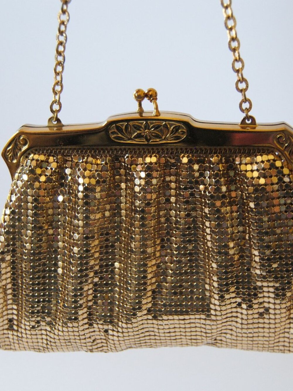 Vintage Whiting & Davis Handbag Womens Purse Gold Tone Mesh Very Good Kiss-Lock